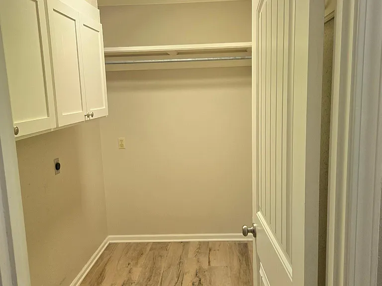 10061 Smitherman Dr — Photo 14