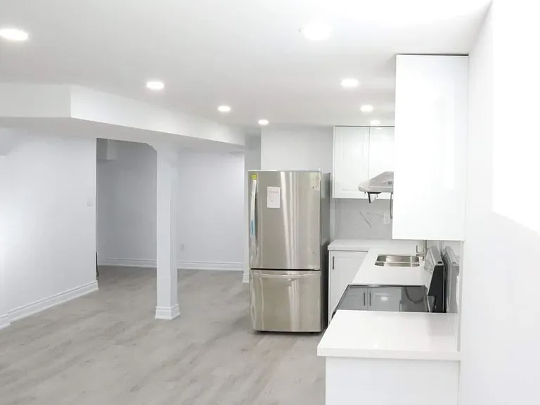1627 Baggins St #LOWER — Photo 18