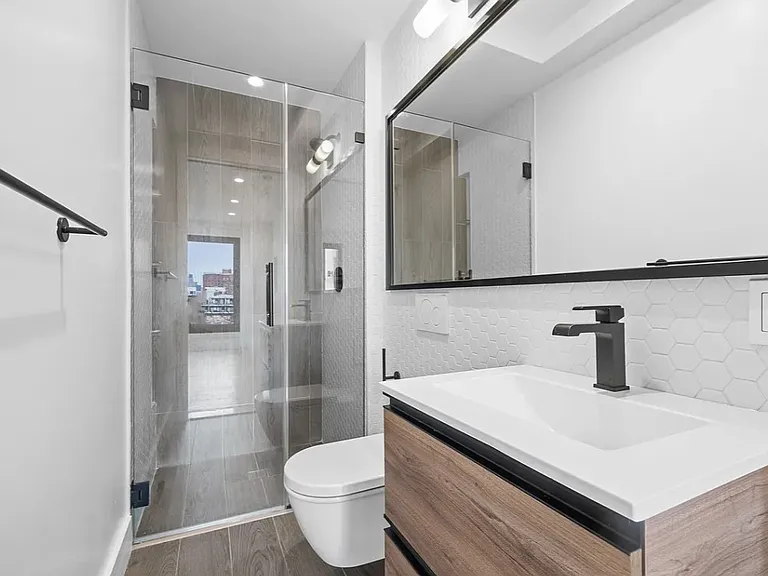 260 Gold St #421 — Photo 7