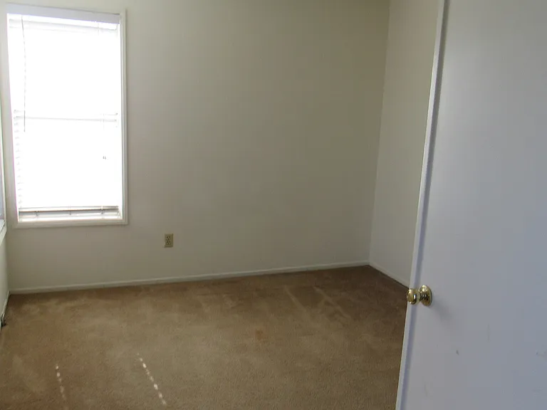 4820 Penrose Ave — Photo 15
