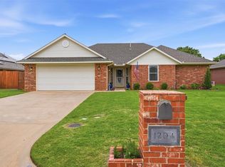 1204 Wendy Ln, Altus, OK 73521