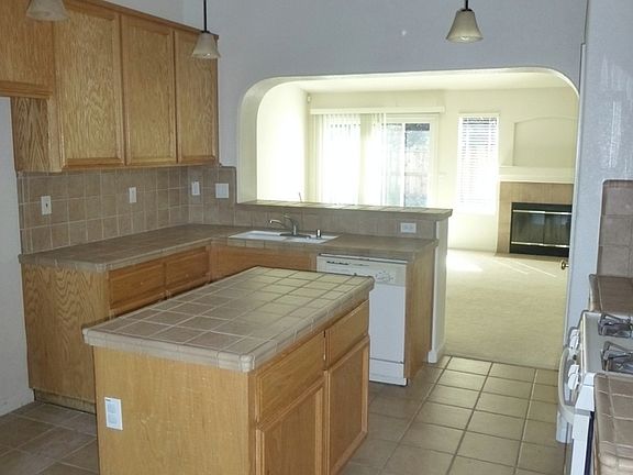3rd image of 1609 Grouse Run Cir