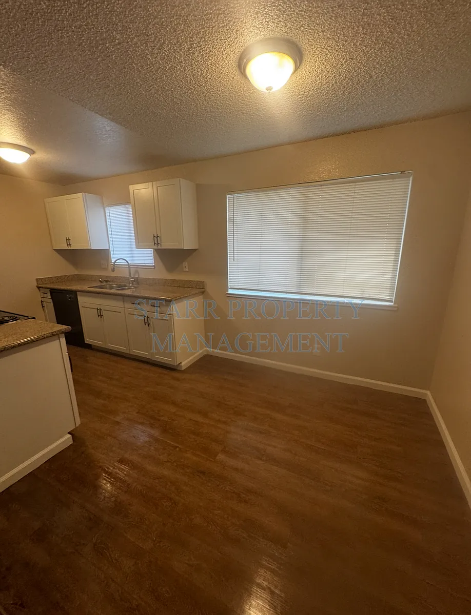 Building Photo - 3591 Quail Lakes Dr #121
