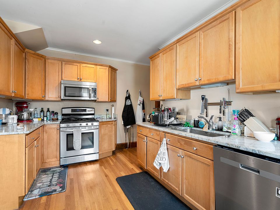 SS appliances and granite counters