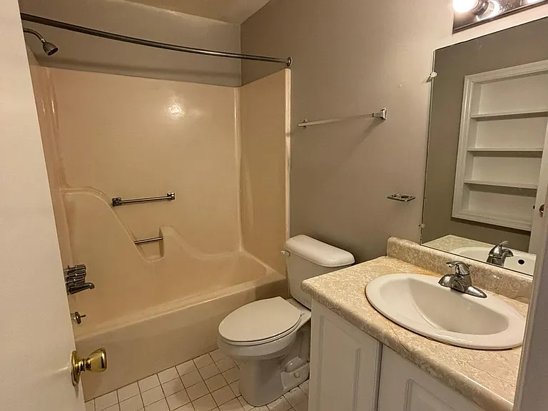 Georgetowne Apartments — Photo 8