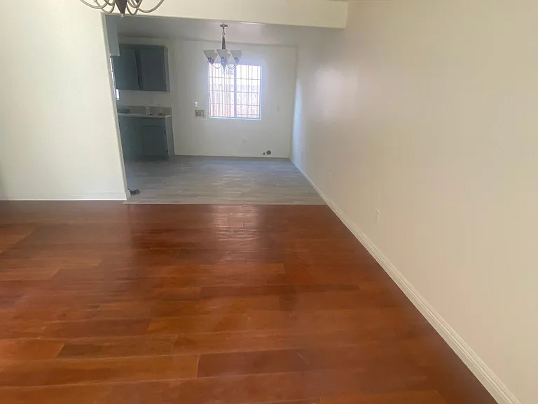 1827 N Mariposa Ave — Photo 1
