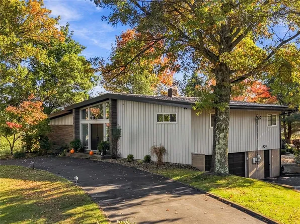 202 Horseshoe Dr, Mars, PA 16046