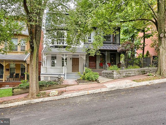 3rd image of 435 Lincoln St