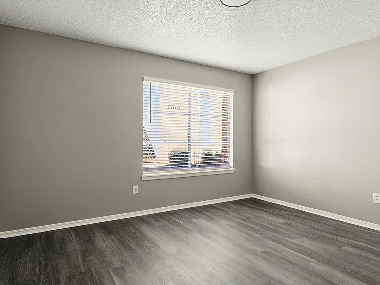 Rosemont Apartments — Photo 12