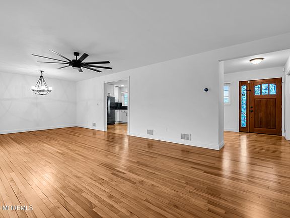 5th image of 59 Winchester Dr
