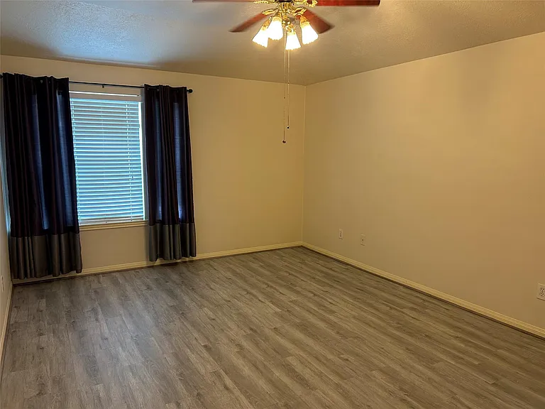 6005 Chatham Woods Dr — Photo 12