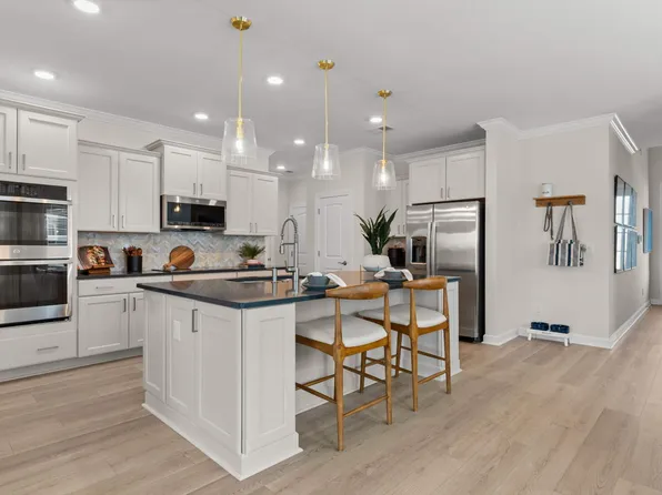 The Hibiscus Plan, Heritage Park at Longs