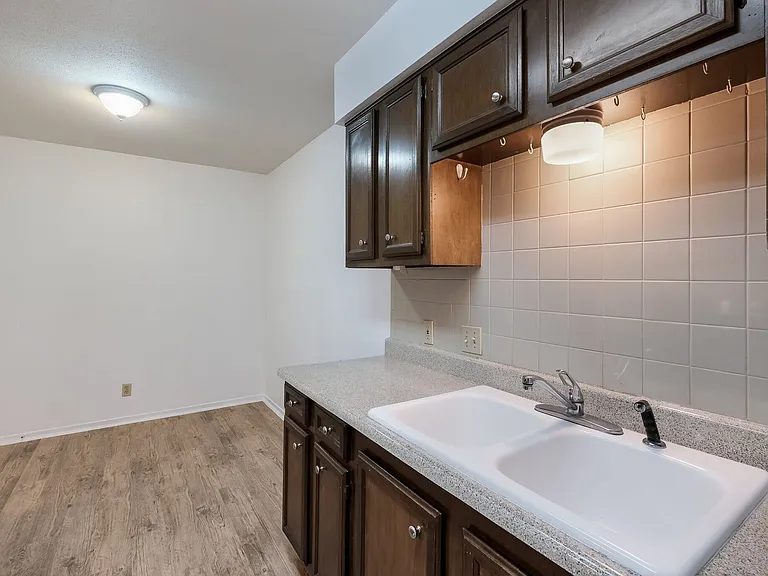 305 W Woodlawn Ave #103 — Photo 11