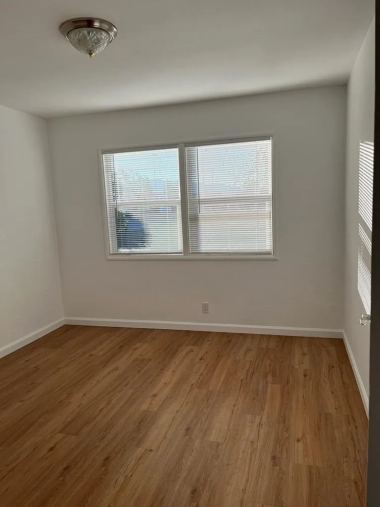 2 bed, $3,200 — Photo 4