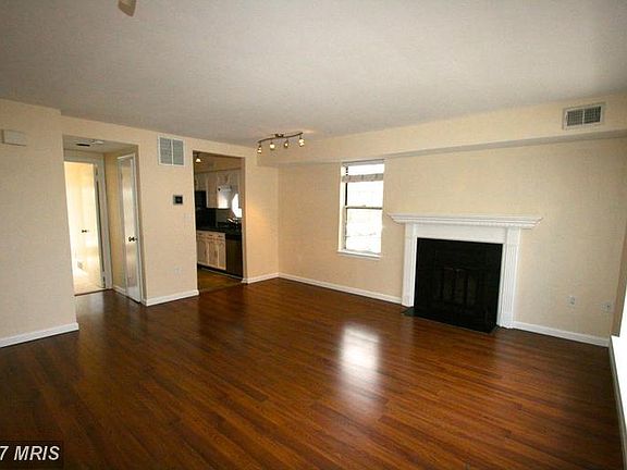 3rd image of 2618H S Arlington Mill Dr #8