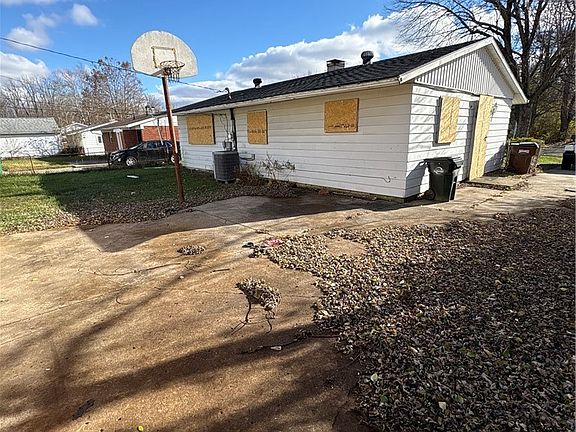 5th image of 3581 Haney Rd