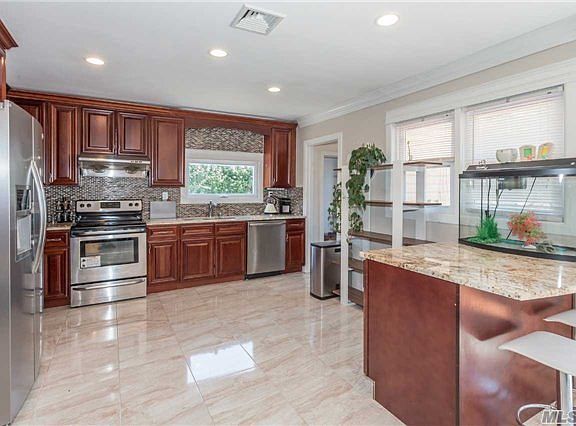 3rd image of 2464 Walters Ct