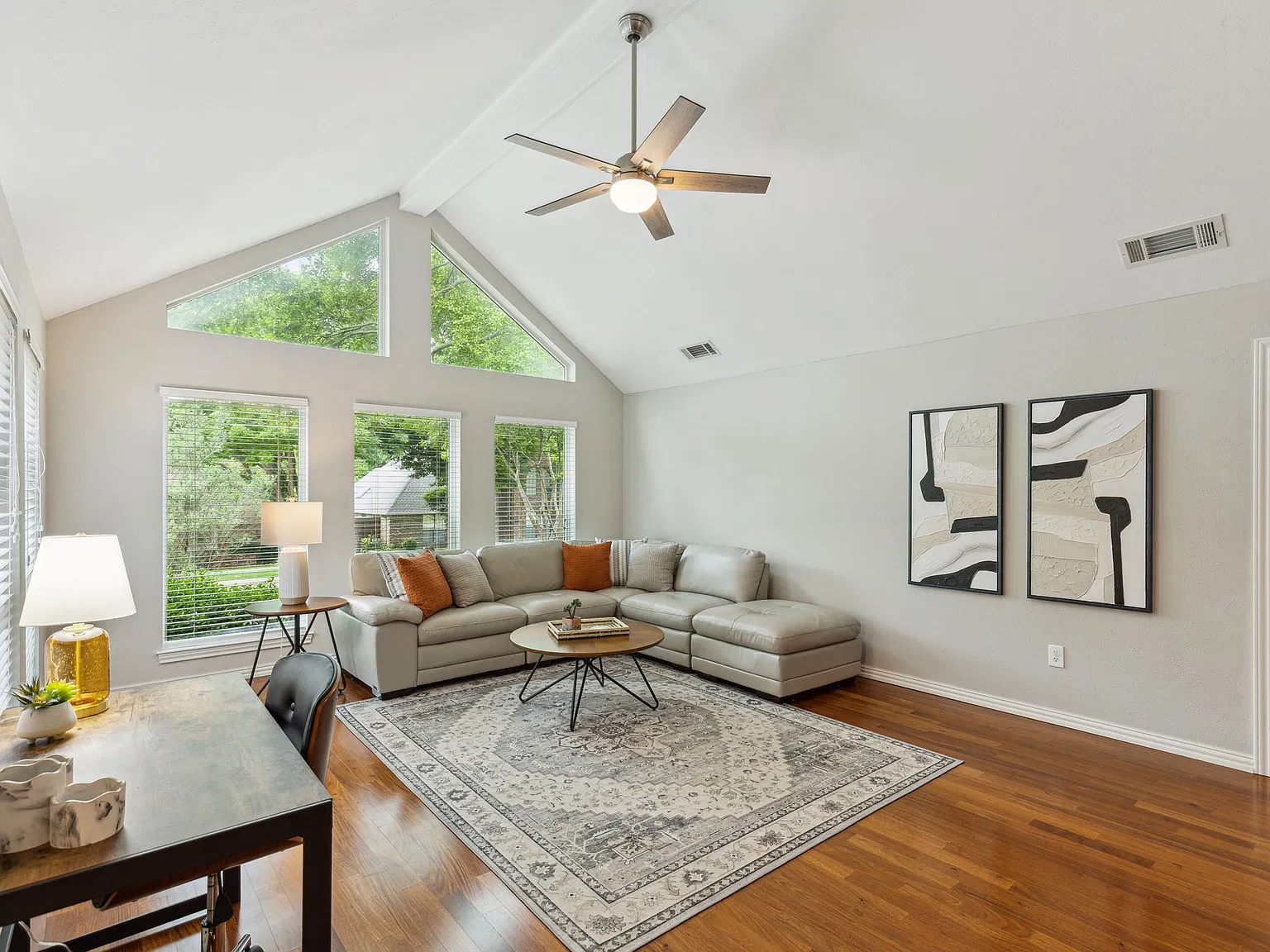 5 bed, 3079 sqft, $10,206 — Photo 2