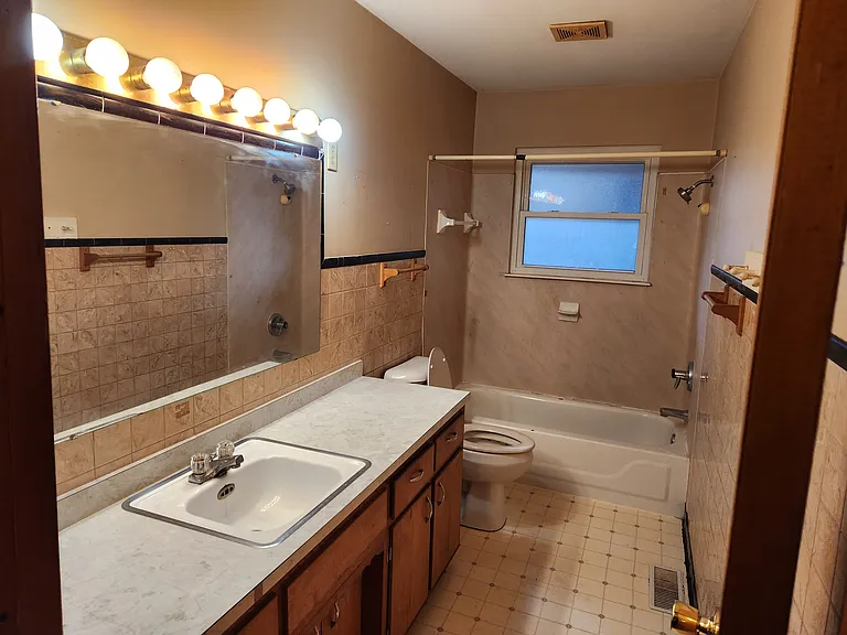 202 N 8th Ave #2 — Photo 6
