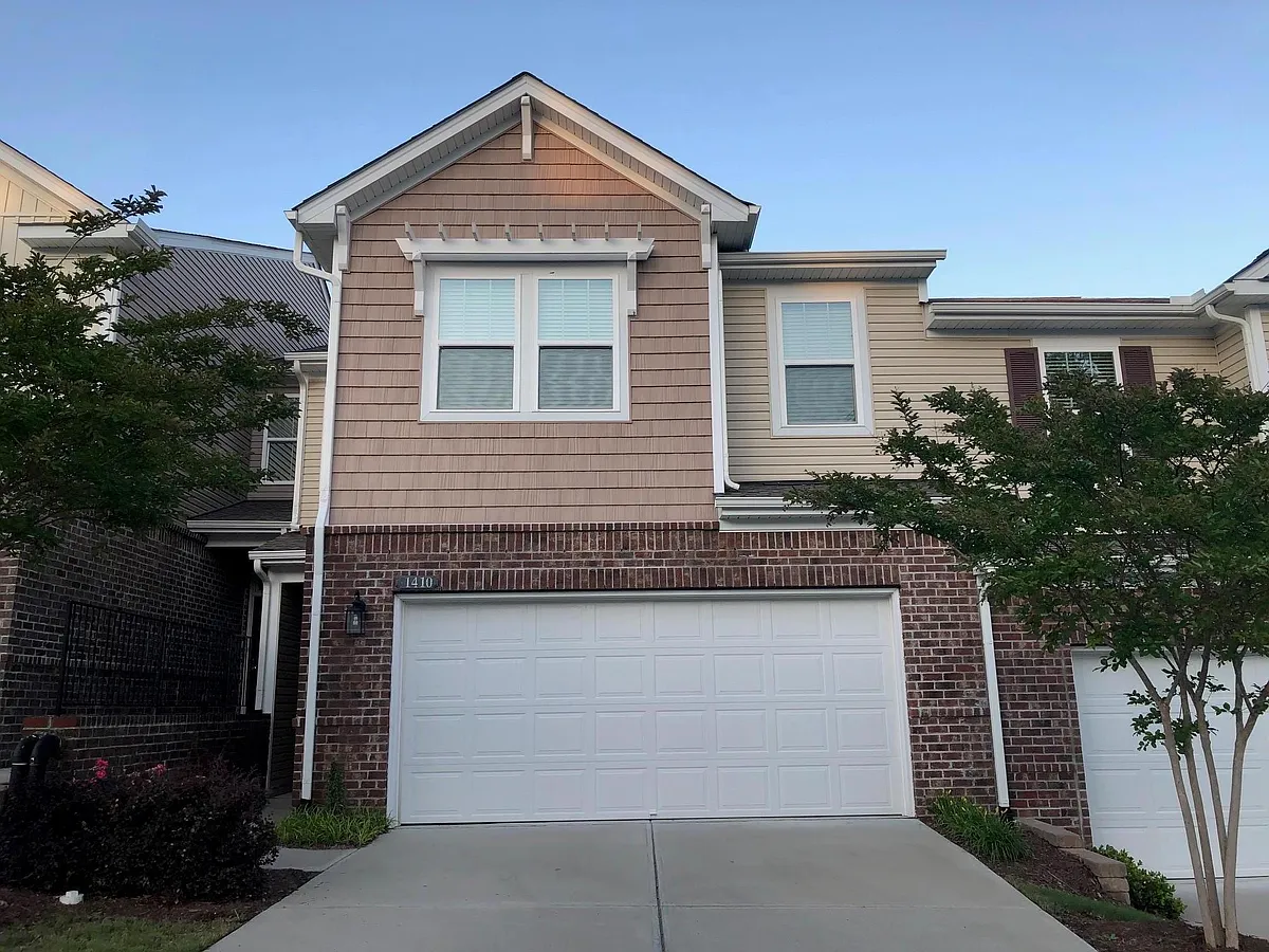 2016 like-new 2178 sqft town home - 1410 Glenwater Dr