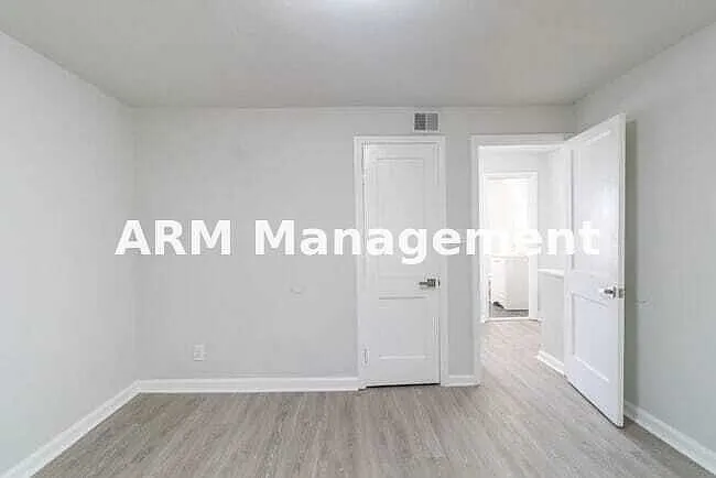 Salem Manor - 27 — Photo 4