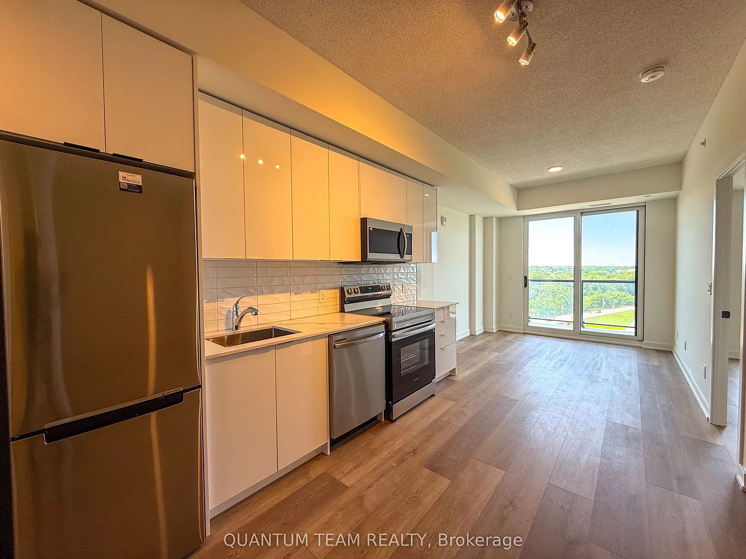 2 bed, $1,400 — Photo 2