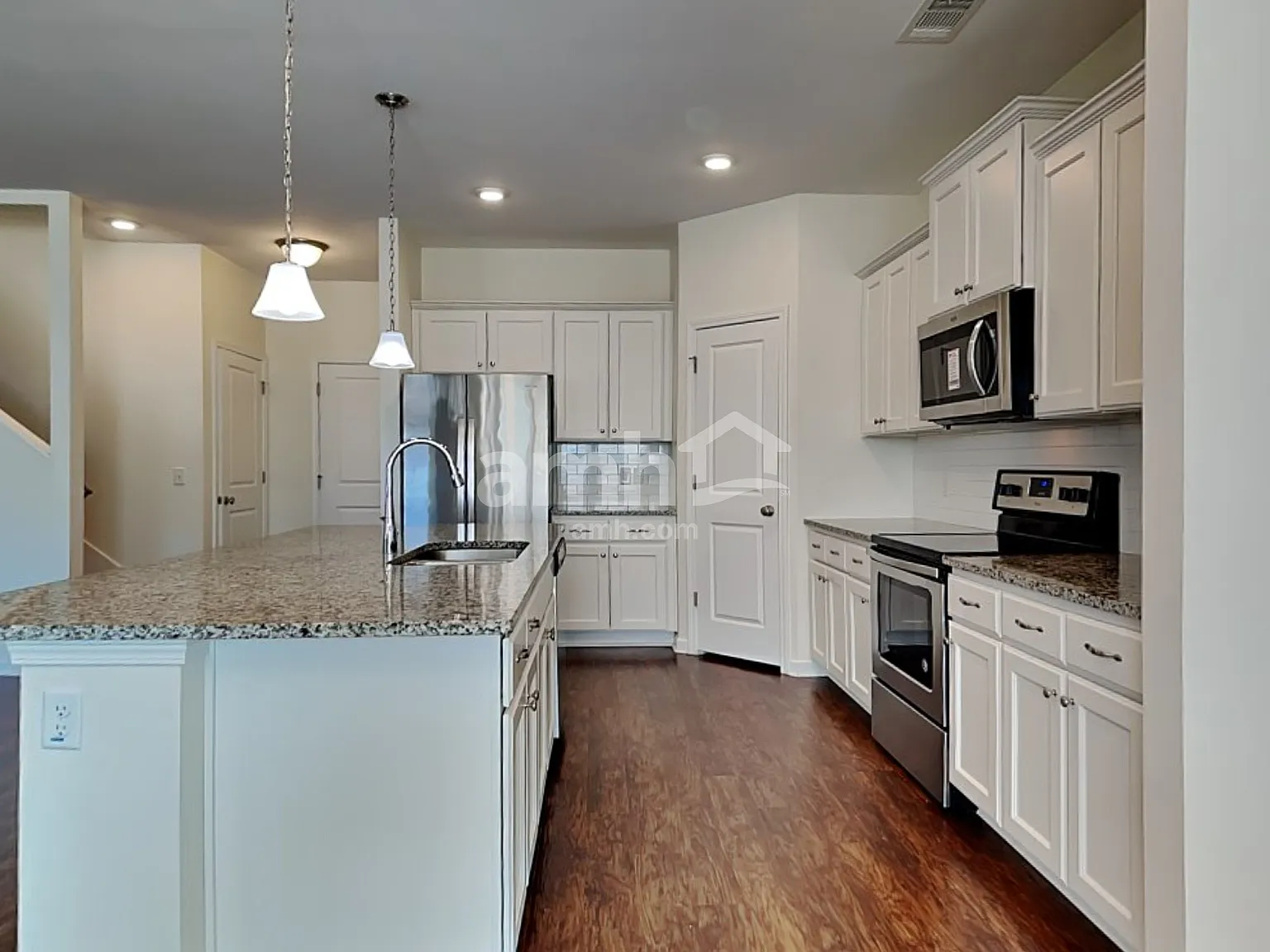 3 bed, 2.5 bath, 2022 sqft, $2,360 — Photo 4
