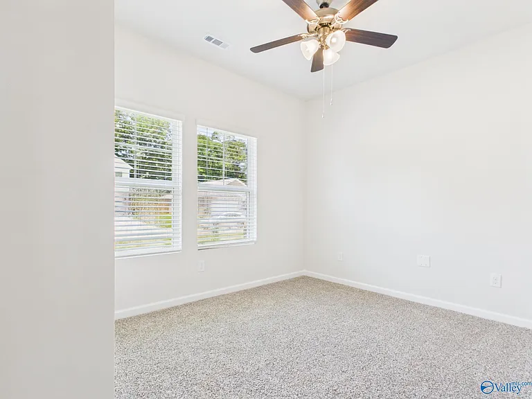 1325 Eidson St — Photo 35