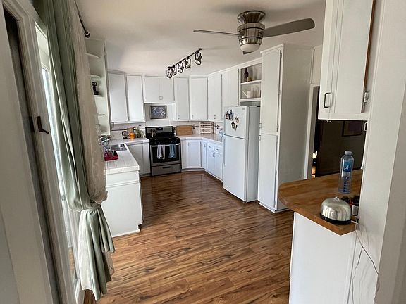 4th image of 624 N Orange Dr