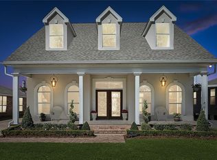 552 Colonial Club Dr, Harahan, LA 70123