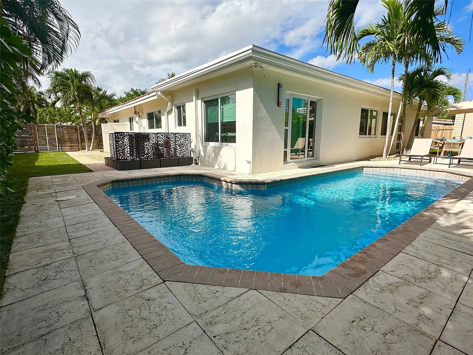 4 bed, 3.0 bath, 2597 sqft, $14,999 — Photo 4