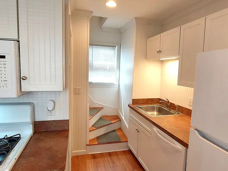 10 Ocean Ave #A — Photo 3