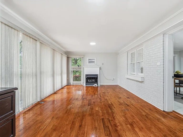 506 Shadow Ln — Photo 15