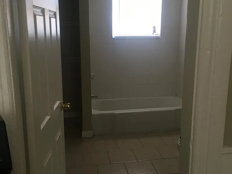 391 Manchester St — Photo 4