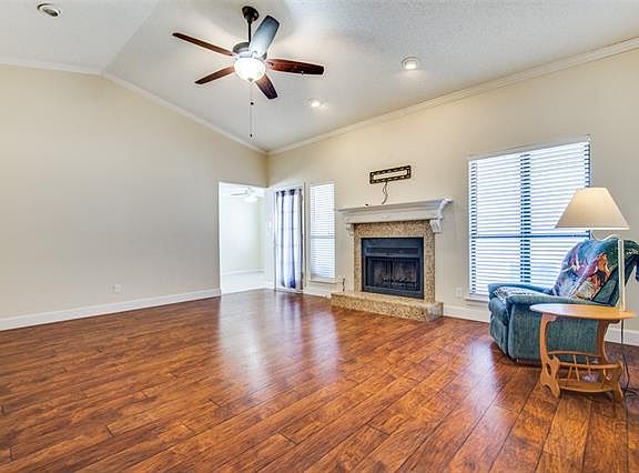 4th image of 267 Barclay Ave