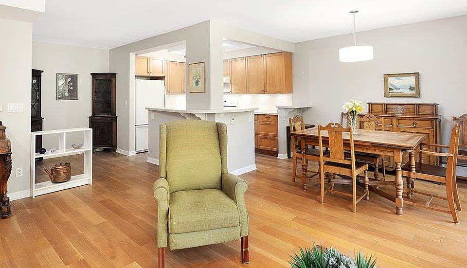 1st image of 4101 Yew St #309