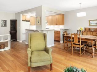 4101 Yew St #309, Vancouver, BC V6L3B7