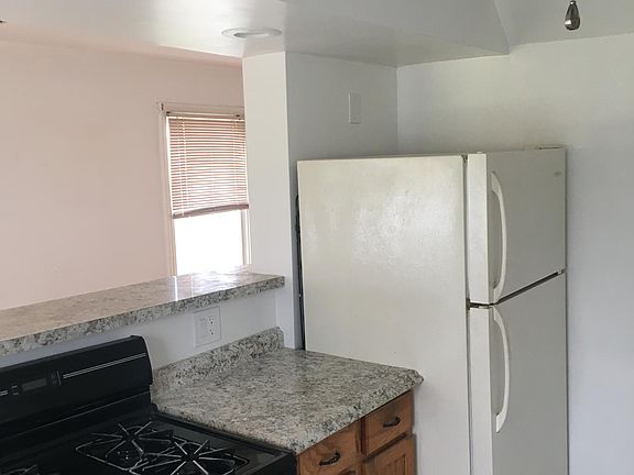 3rd image of 142 Kenview Ave