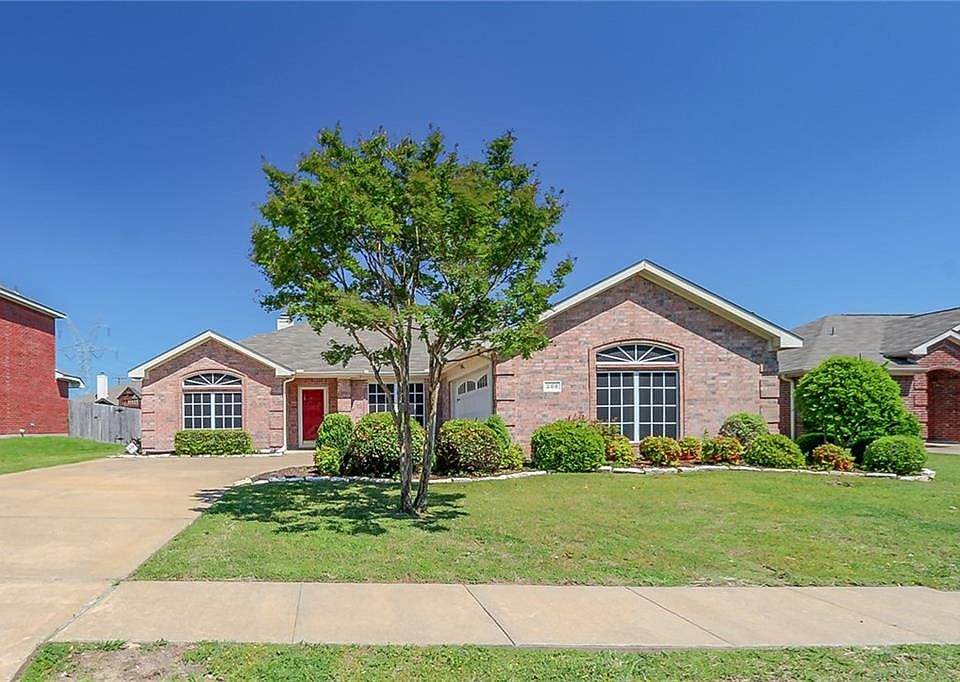1st image of 208 Windy Knoll Ln