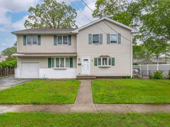 484 N Fulton Avenue, Lindenhurst, NY 11757