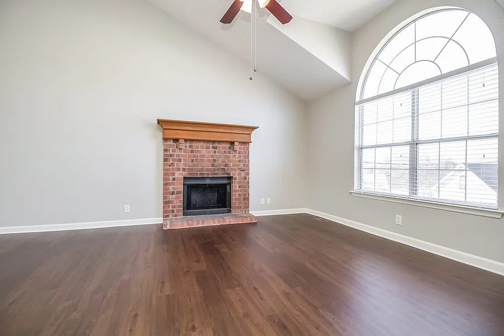 3 bed, 2.5 bath, 1908 sqft, $2,135 — Photo 3