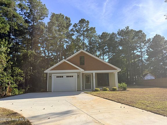 3rd image of 302 Pine Court
