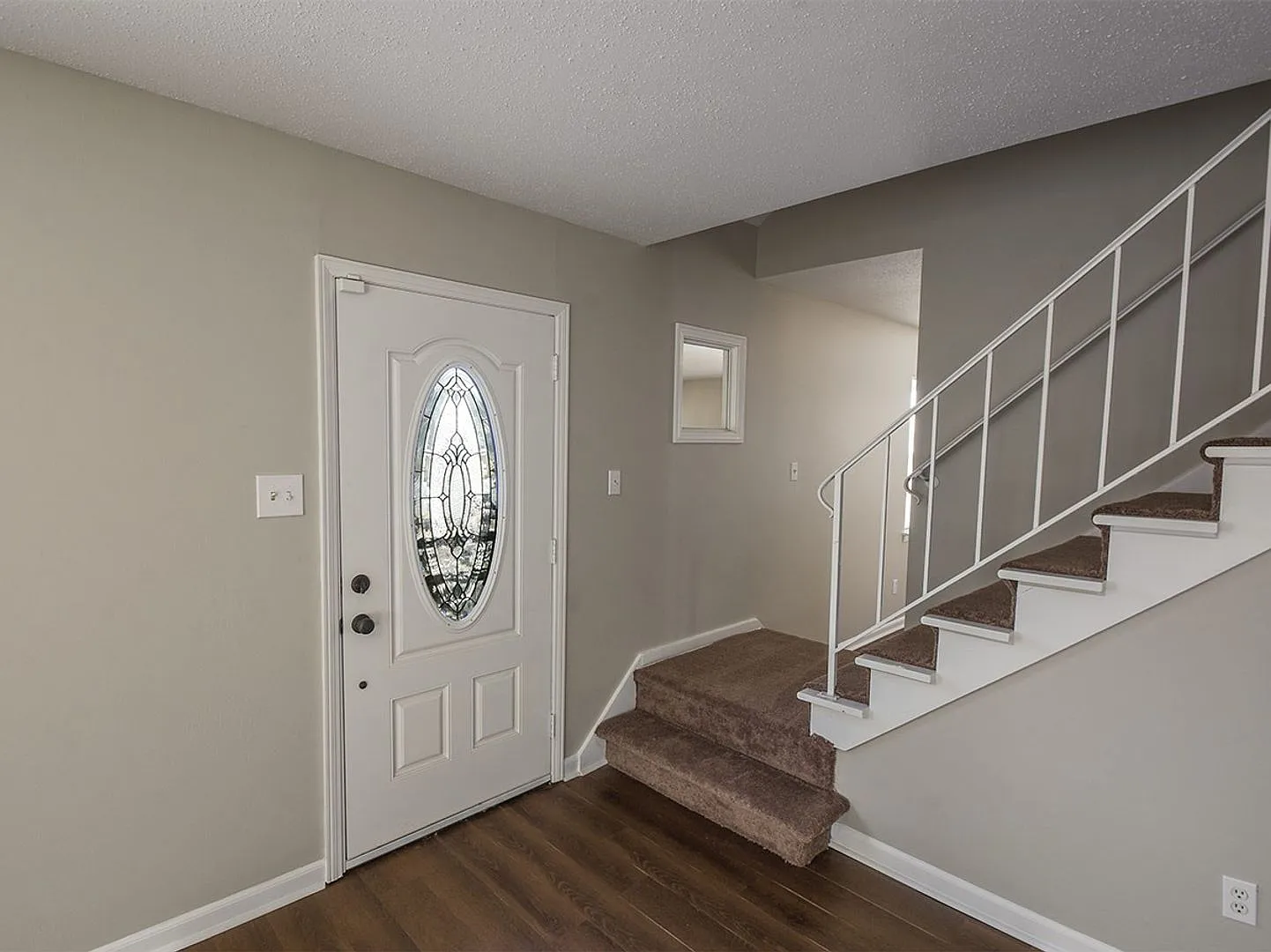 Spacious 3 bed, 2 bath near Mendenhall and Winchester — Photo 2