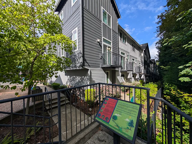 2203 NW Moraine Pl — Photo 18