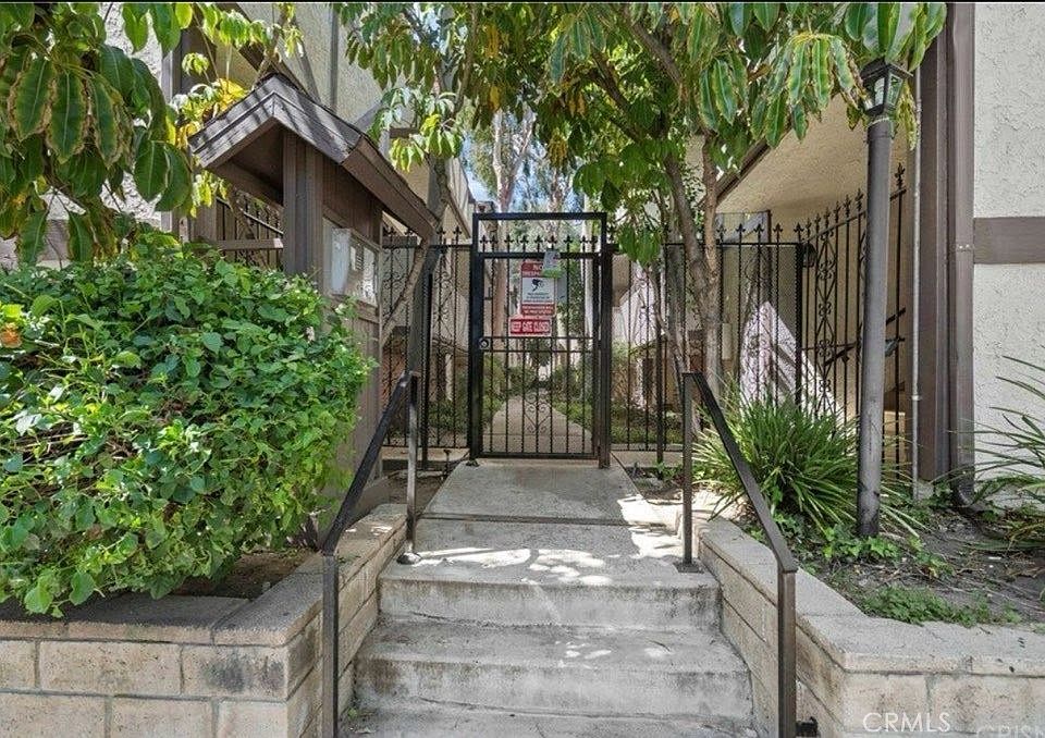 1st image of 21815 Saticoy St Unit 30