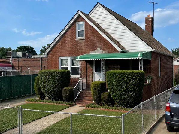 83-50 257th Street, Floral Park, NY 11004