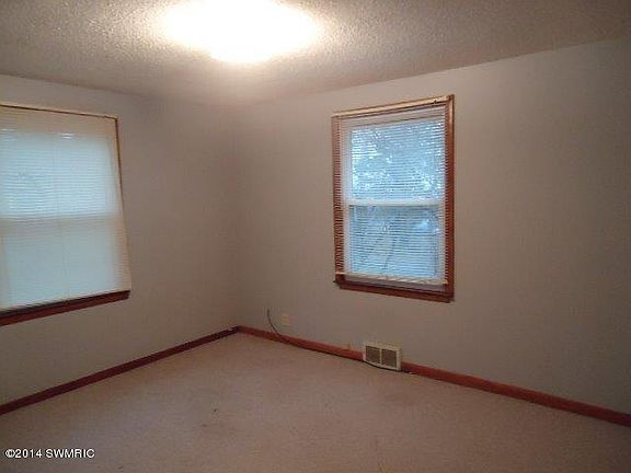 5th image of 1088 Washington Ave