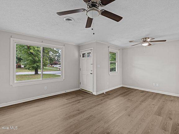 4th image of 3990 Fairfax Street