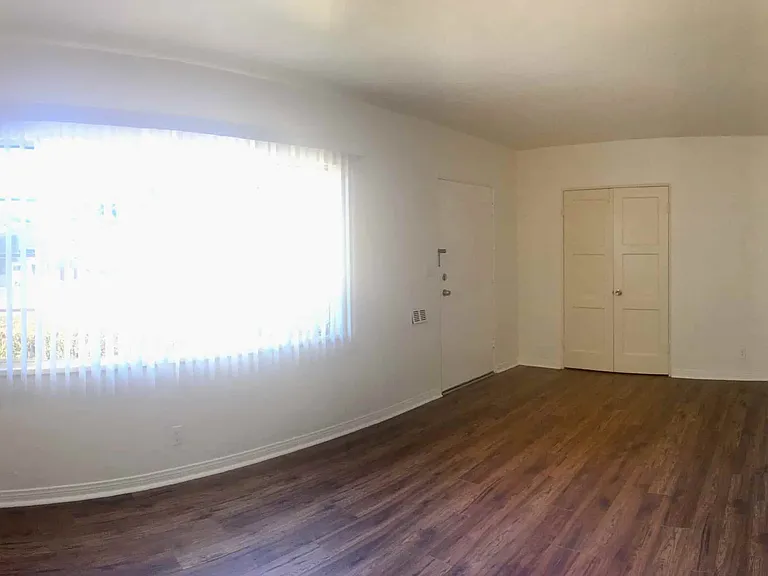 125-135 W. Los Olivos — Photo 2