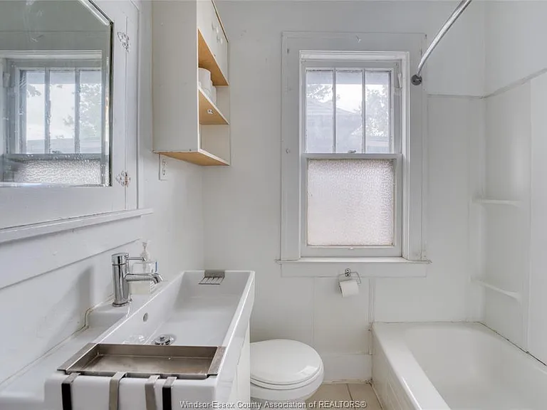 135 Oak St — Photo 8